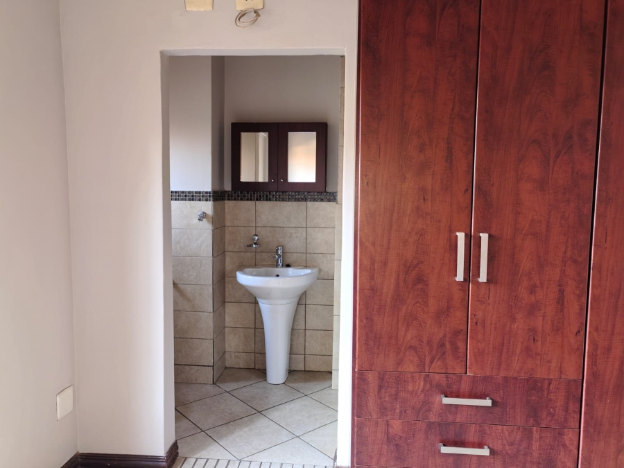 To Let 3 Bedroom Property for Rent in Waterval East North West
